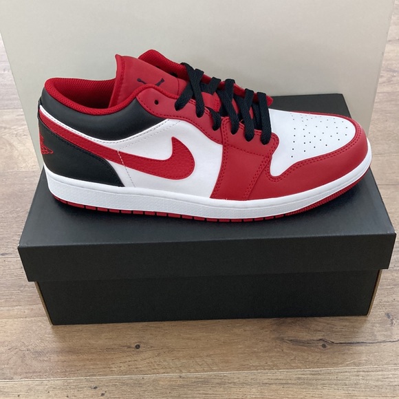 Jordan 1 low Chicago red white black mens size 10.5 - Picture 4 of 8